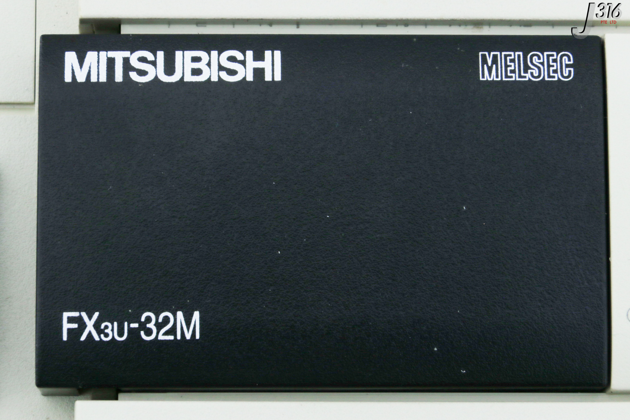 31511 MITSUBISHI PROGRAMMANLE CTLR W/ FX2N-16EYR-ES/UL, FX2N-8AD